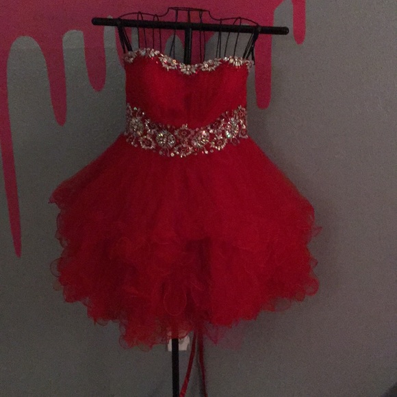 Red homecoming dress - Picture 1 of 3